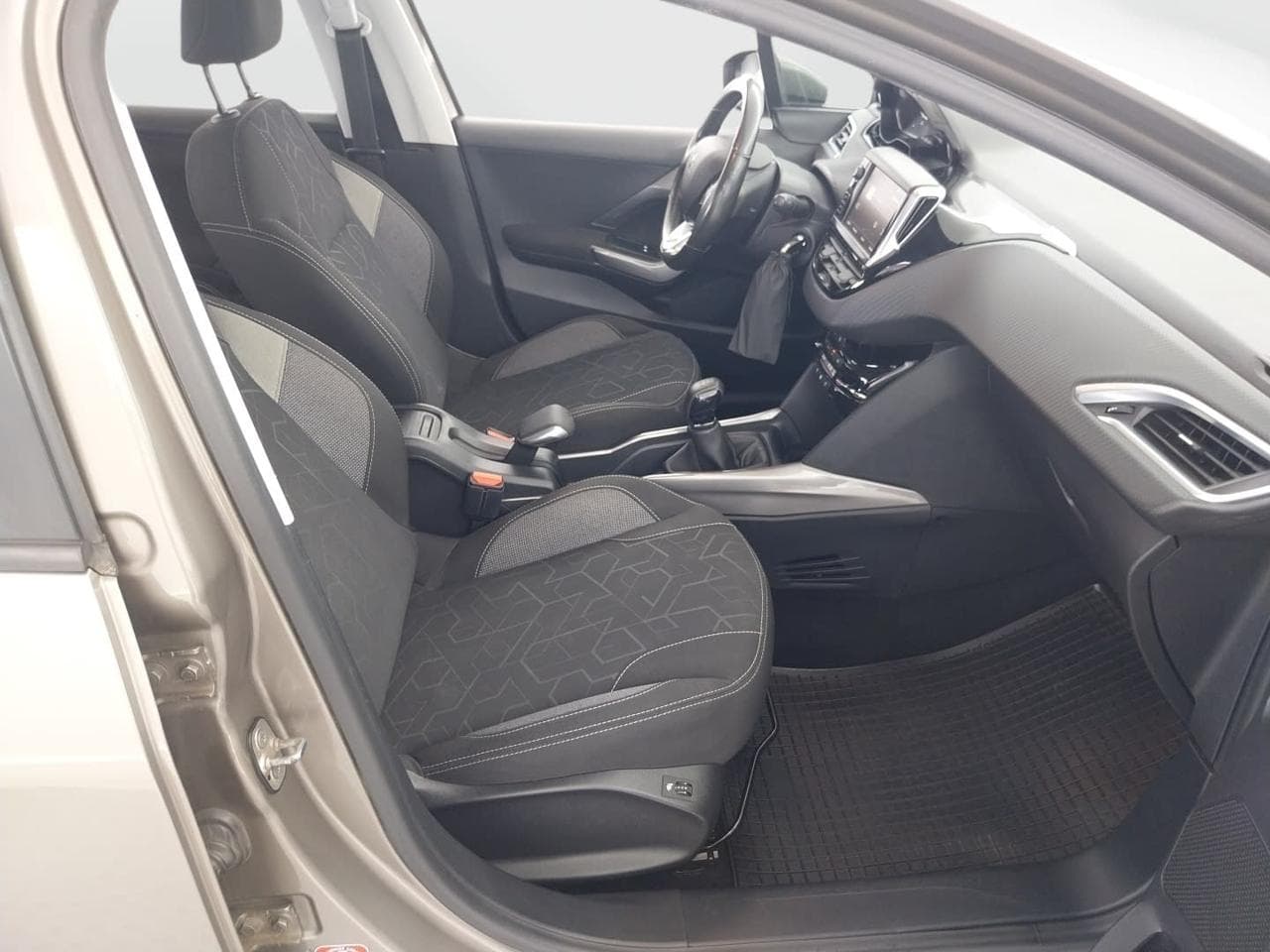 2017 Peugeot 2008 - 12