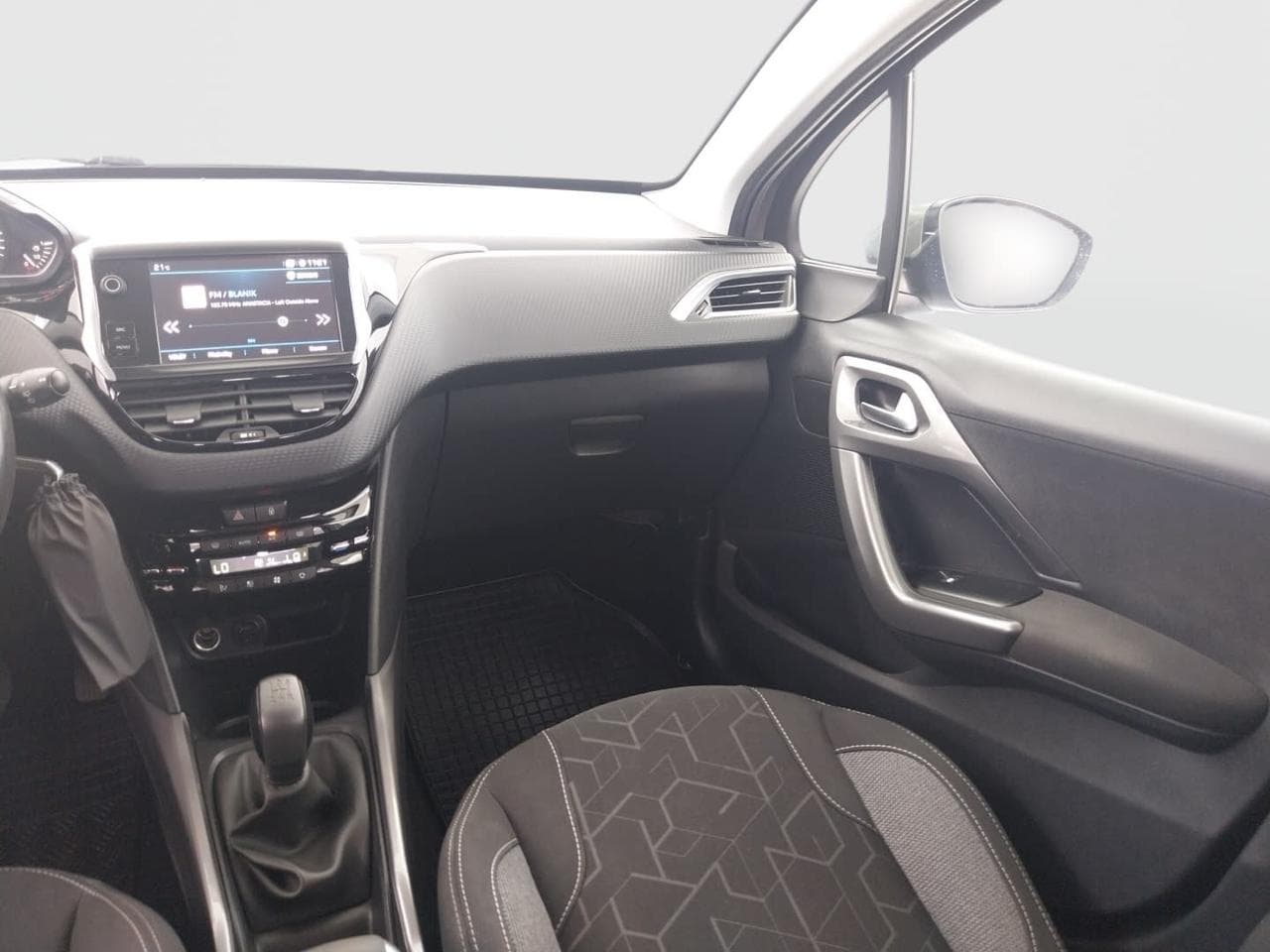2017 Peugeot 2008 - 11