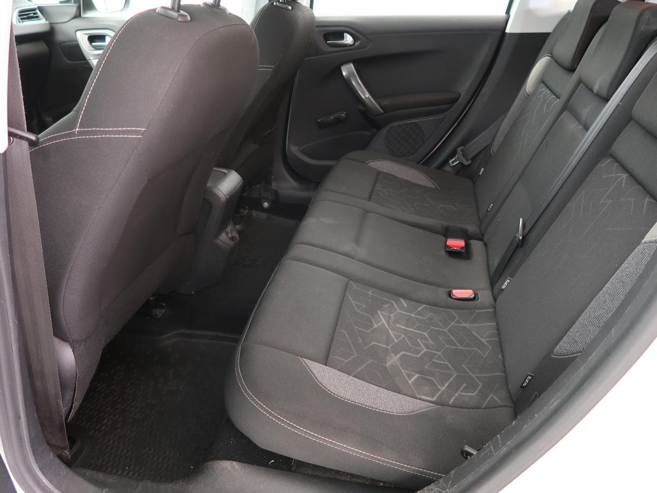 2017 Peugeot 2008 - 15
