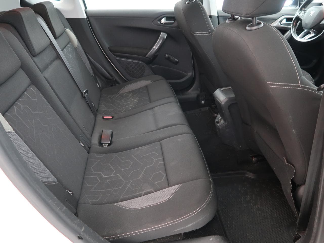 2017 Peugeot 2008 - 13