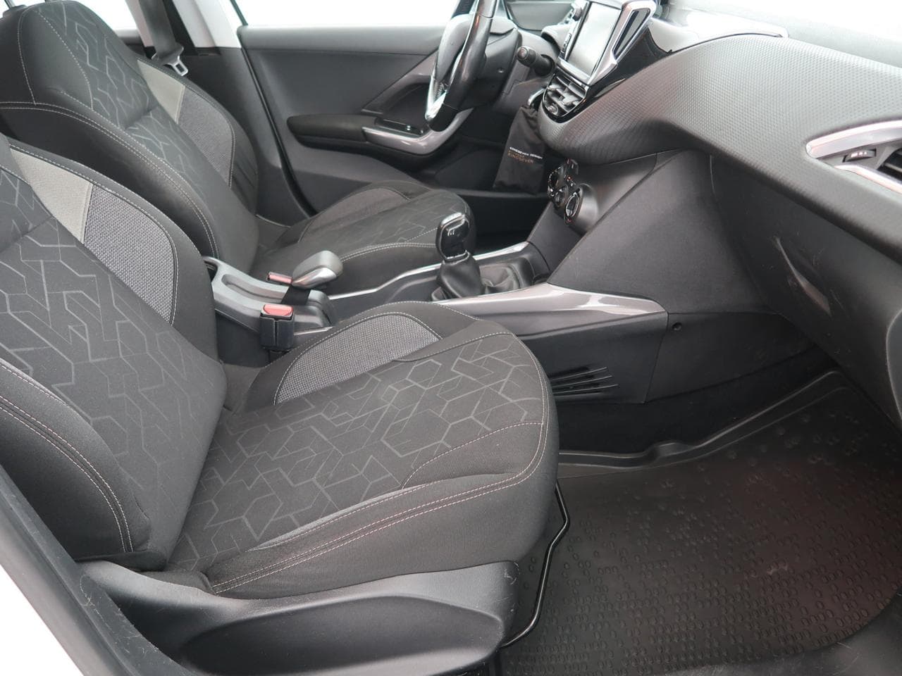 2017 Peugeot 2008 - 12
