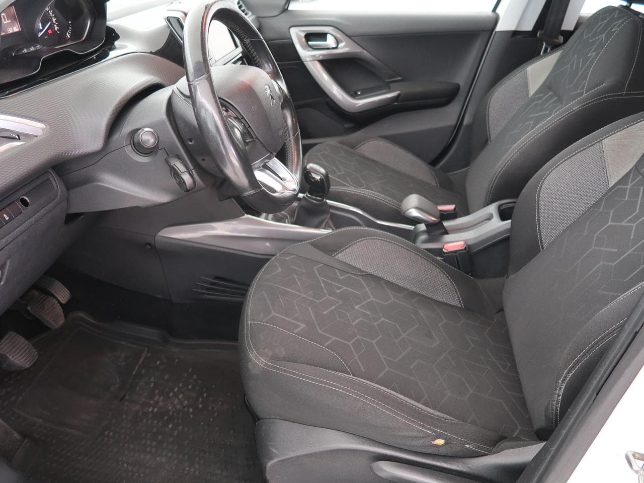 2017 Peugeot 2008 - 16