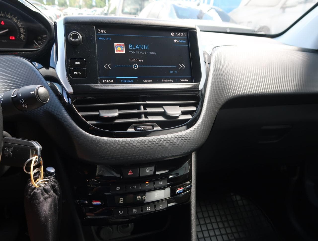 2019 Peugeot 2008 - 18