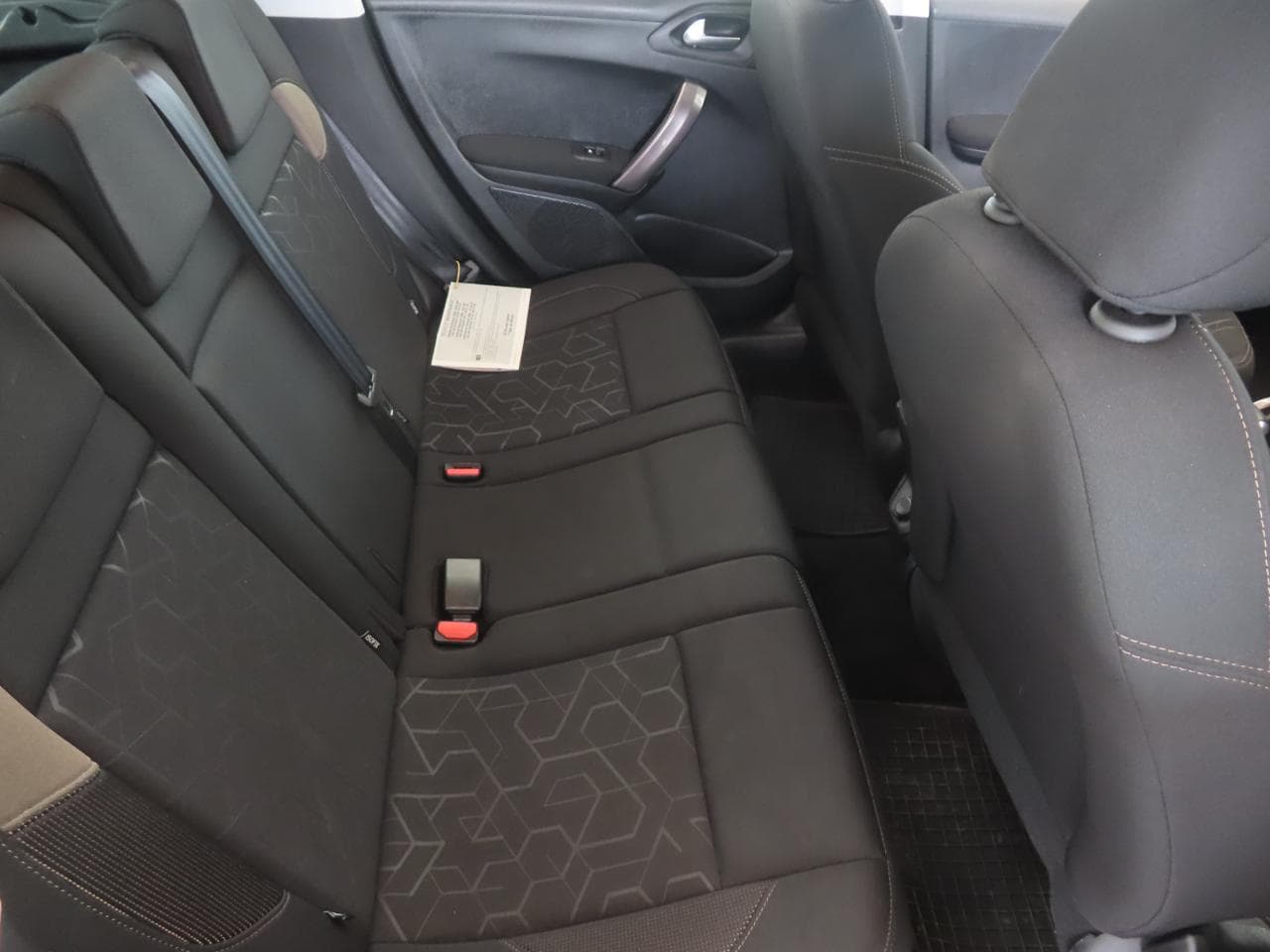 2016 Peugeot 2008 - 13