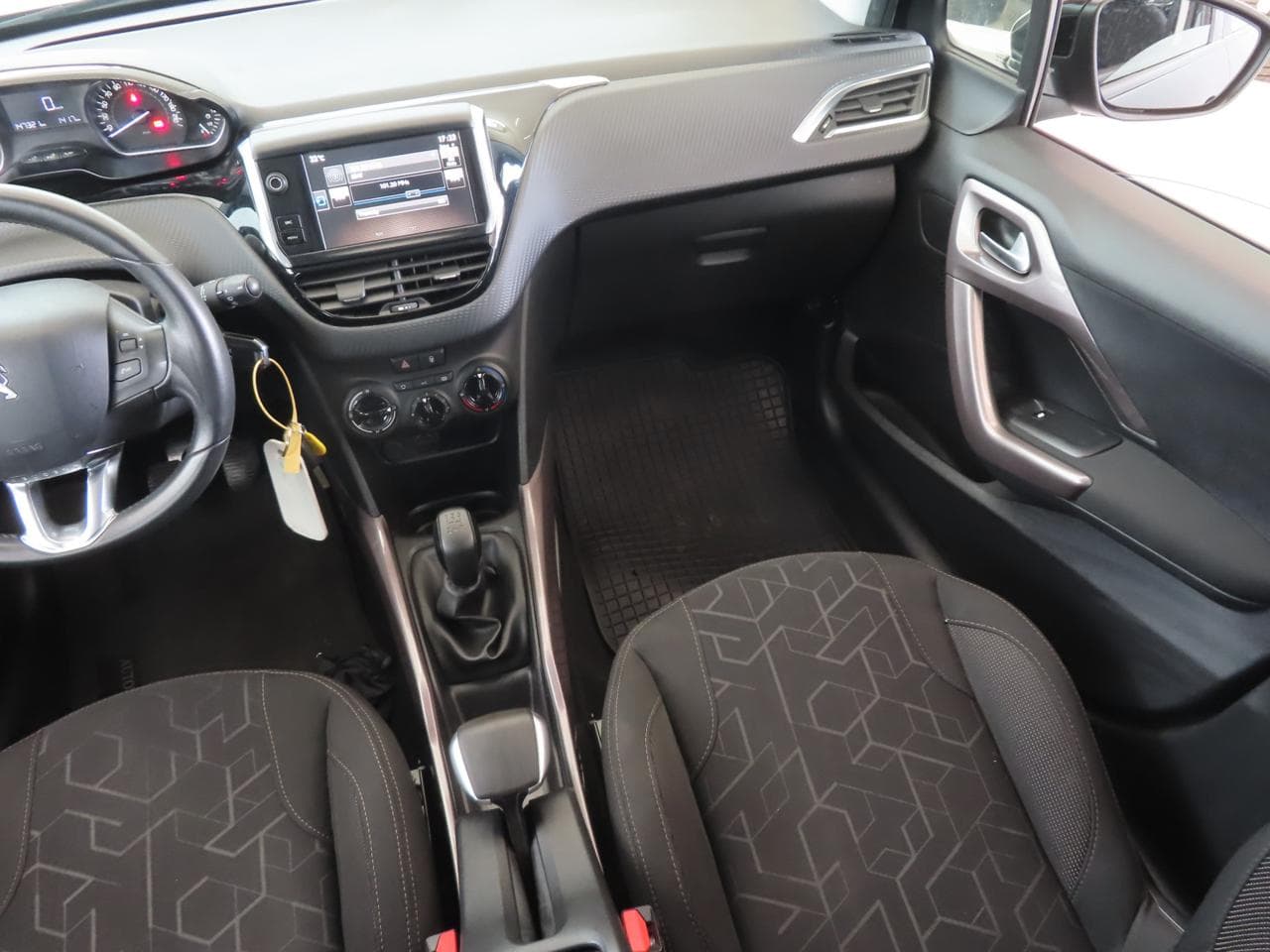 2016 Peugeot 2008 - 11