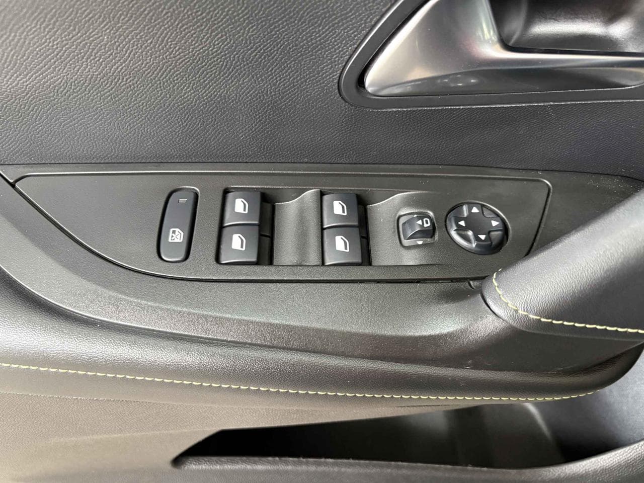 2021 Peugeot 2008 - 12