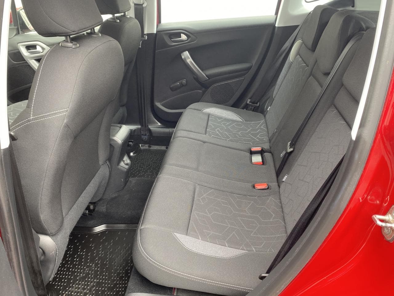 2018 Peugeot 2008 - 10