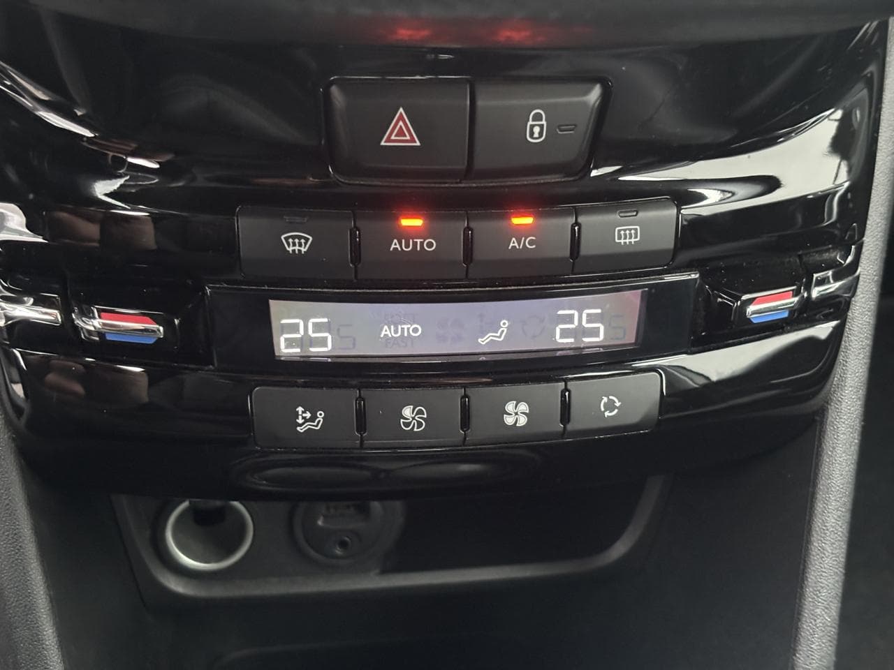 2015 Peugeot 2008 - 15