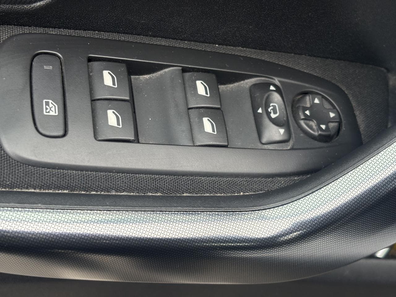 2015 Peugeot 2008 - 11