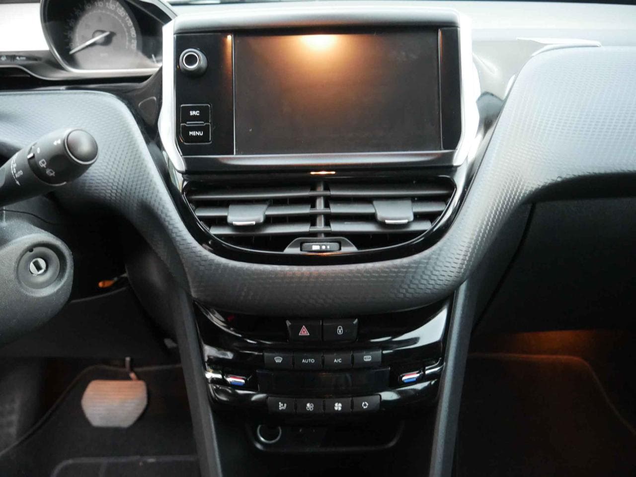 2016 Peugeot 2008 - 11