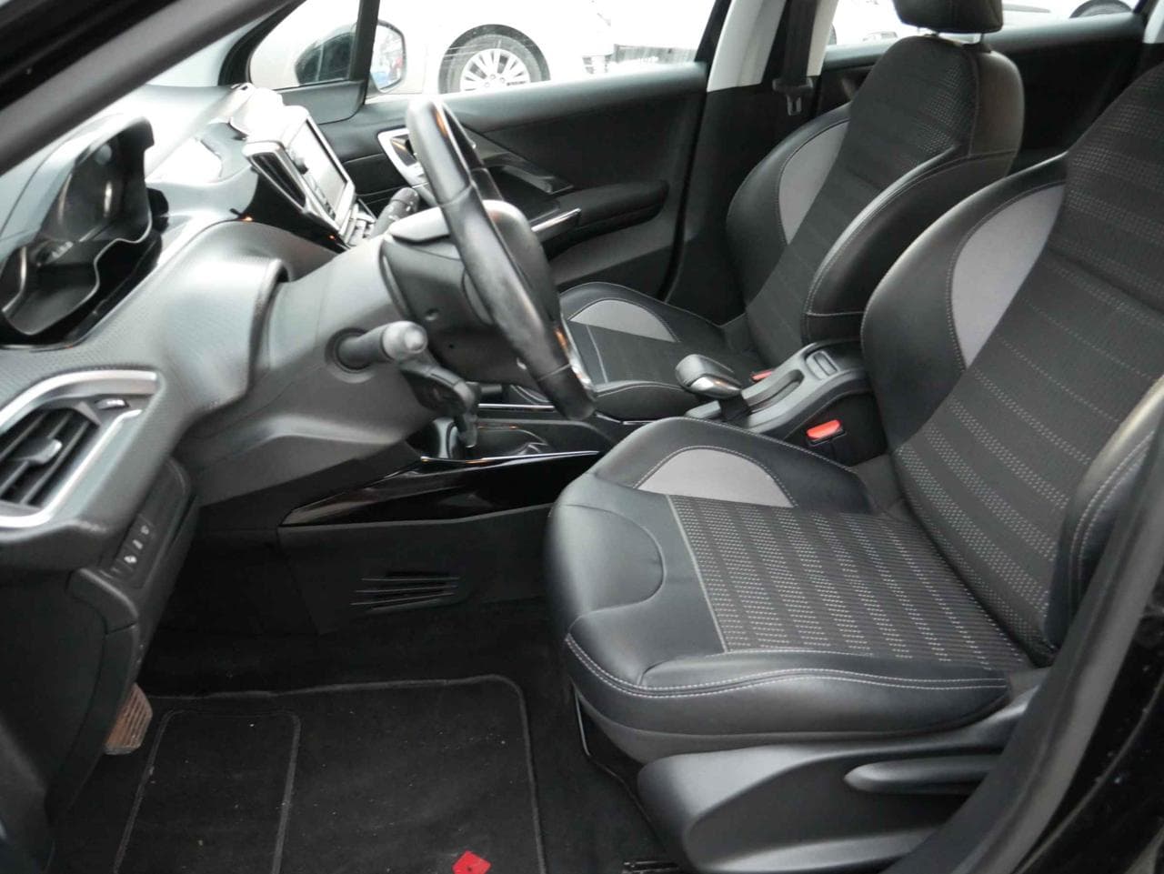 2016 Peugeot 2008 - 9