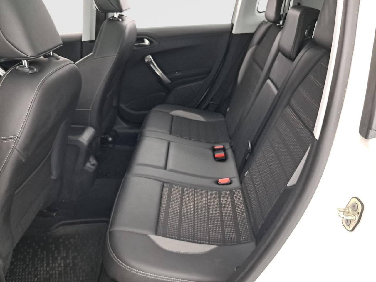 2013 Peugeot 2008 - 15
