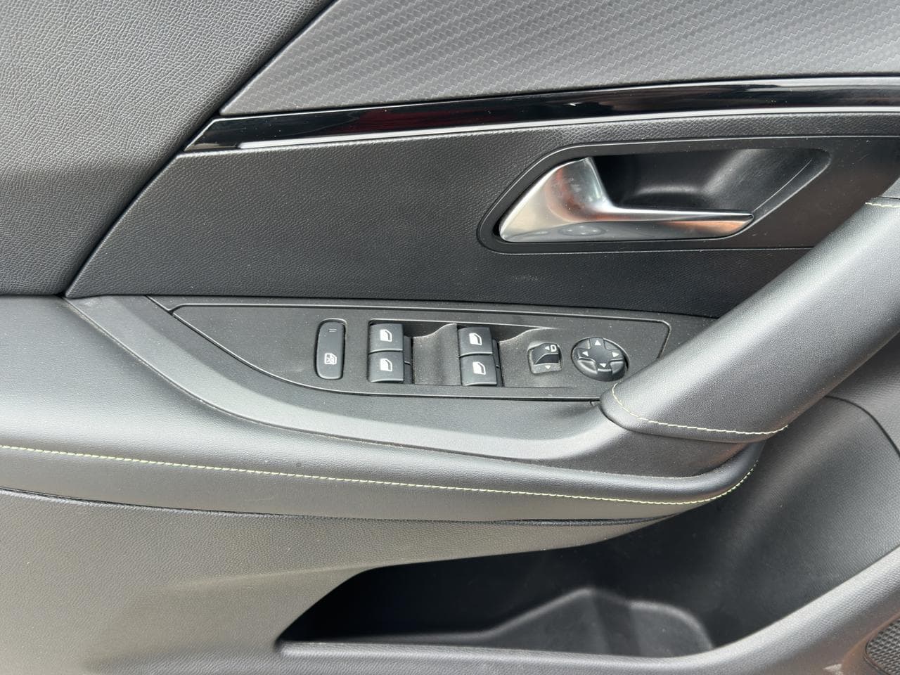 2021 Peugeot 2008 - 12