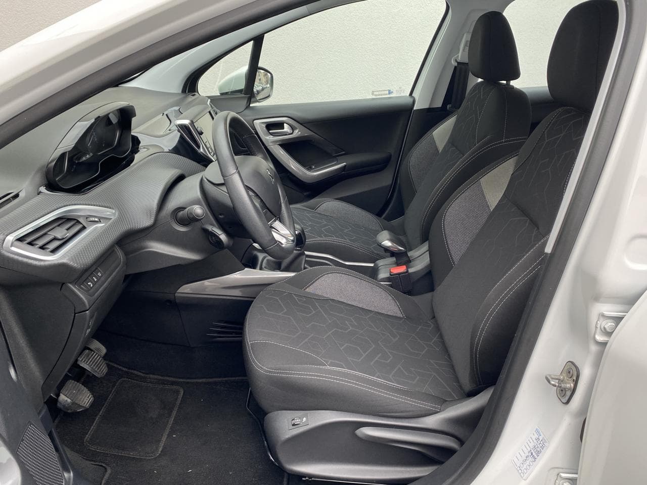 2017 Peugeot 2008 - 9