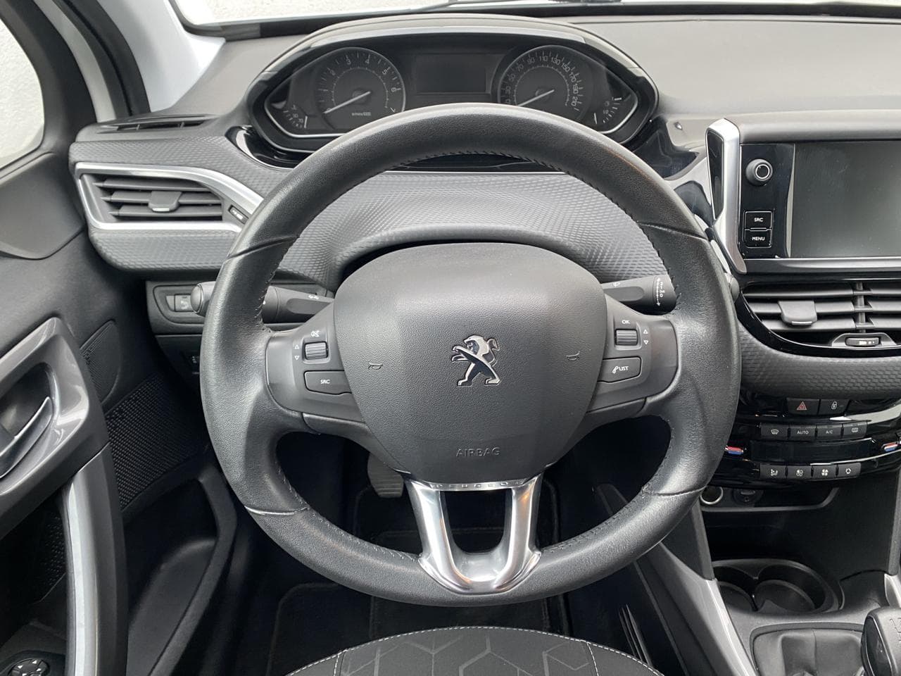 2017 Peugeot 2008 - 11