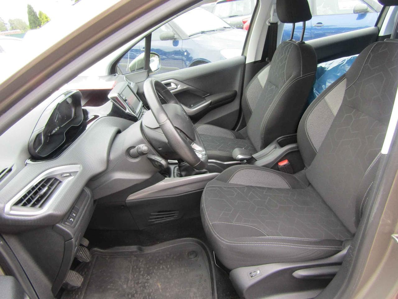 2017 Peugeot 2008 - 9