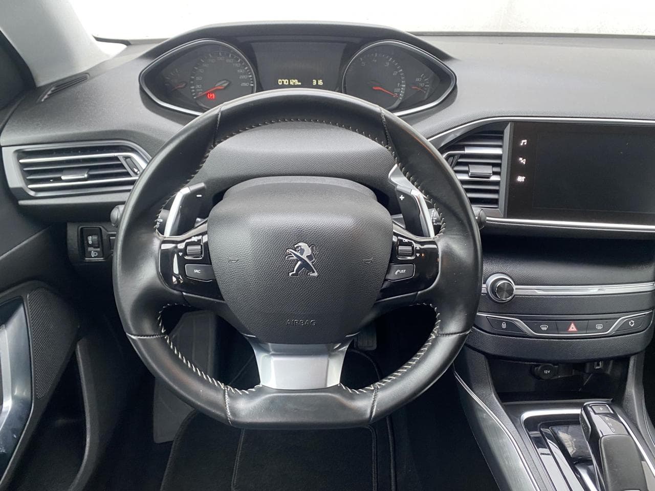 2018 Peugeot 308 - 11