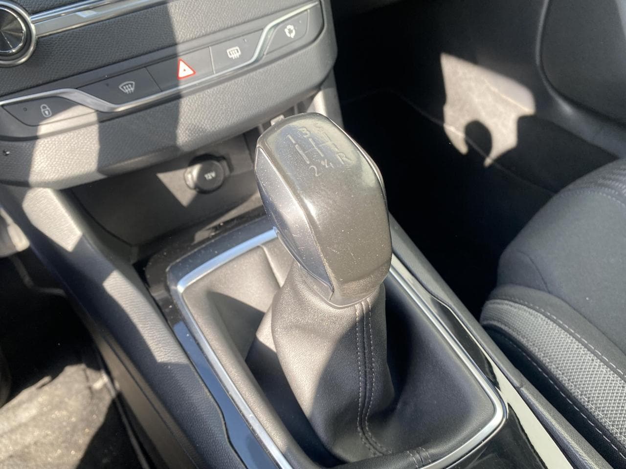 2016 Peugeot 308 - 16