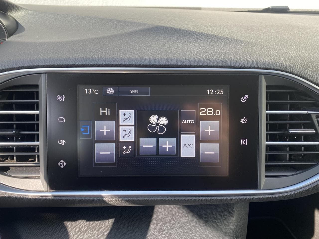 2016 Peugeot 308 - 17