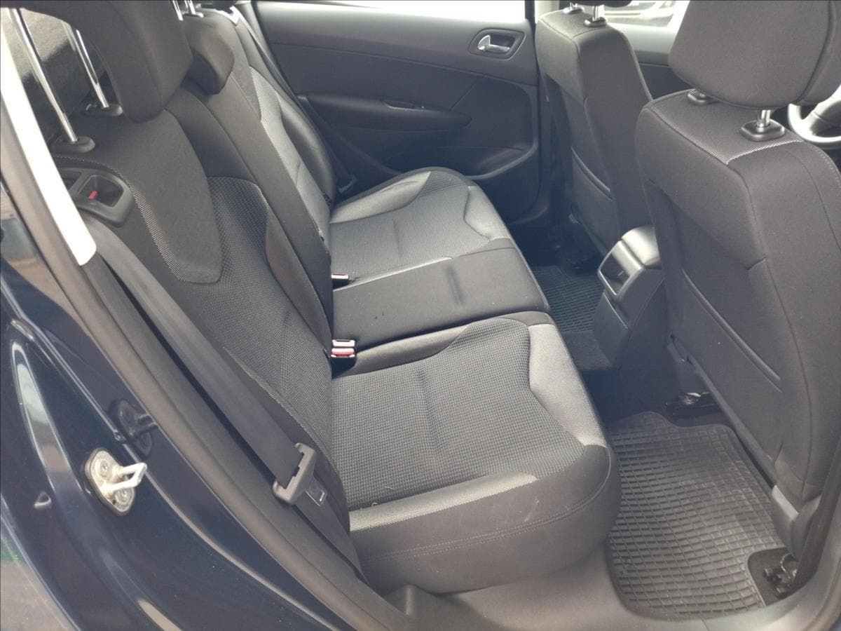2010 Peugeot 308 - 13