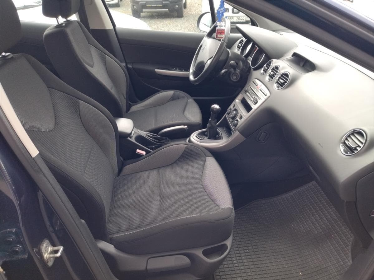 2010 Peugeot 308 - 11