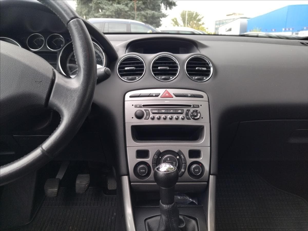 2010 Peugeot 308 - 10