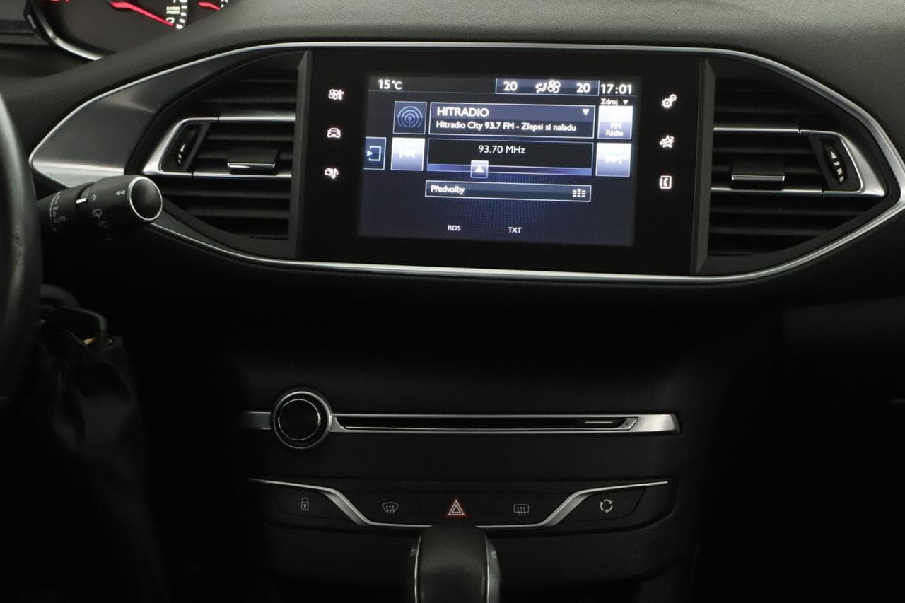 2015 Peugeot 308 - 16