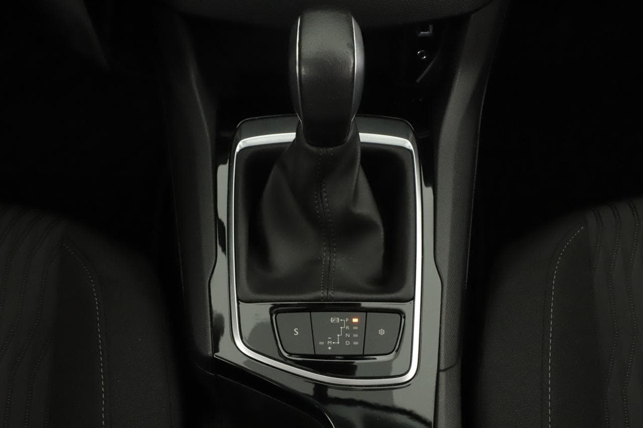 2015 Peugeot 308 - 17