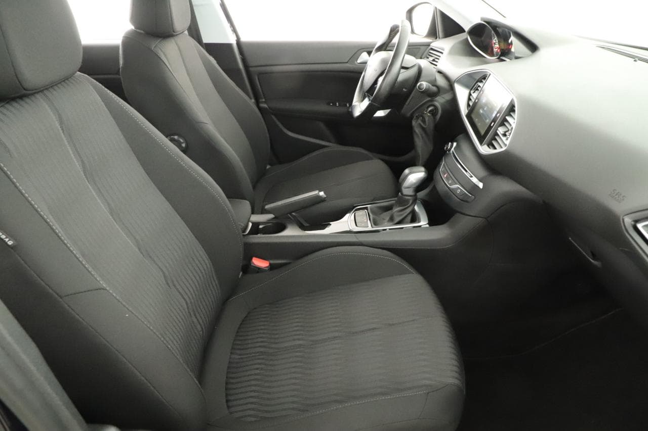 2015 Peugeot 308 - 10