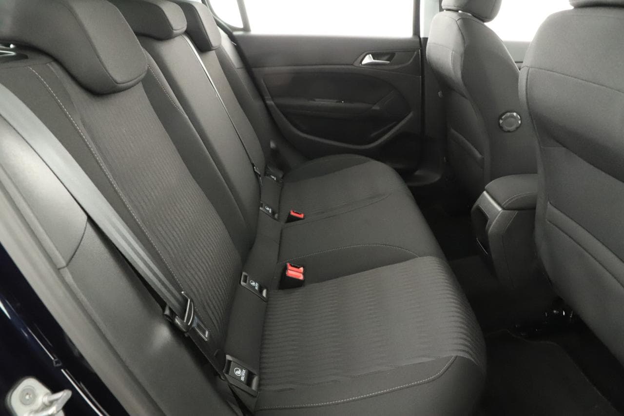 2015 Peugeot 308 - 11