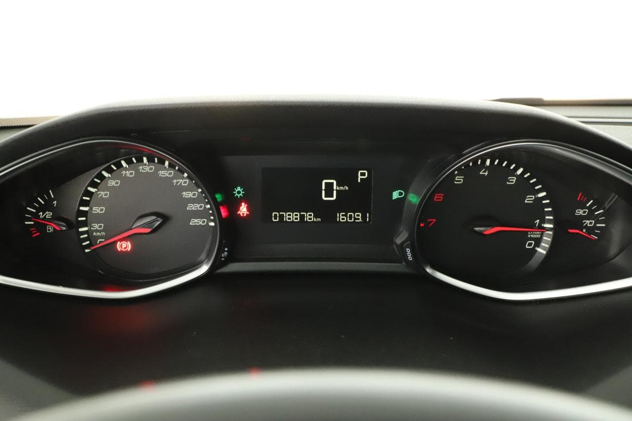 2015 Peugeot 308 - 15