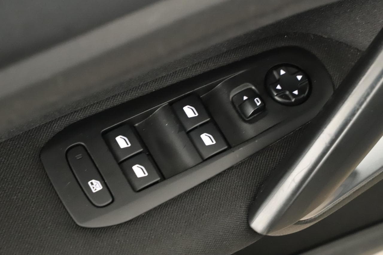 2015 Peugeot 308 - 20