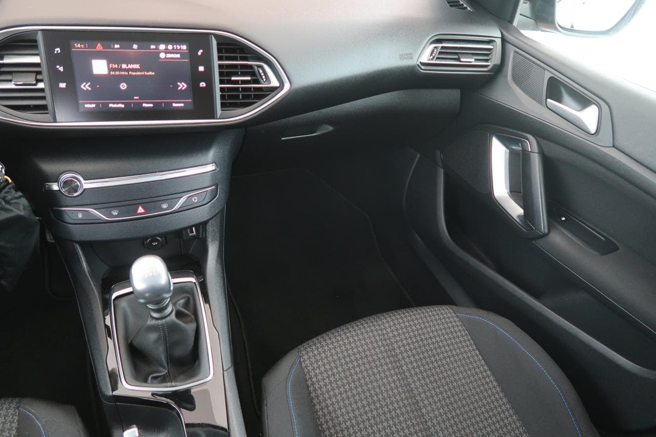 2018 Peugeot 308 - 11