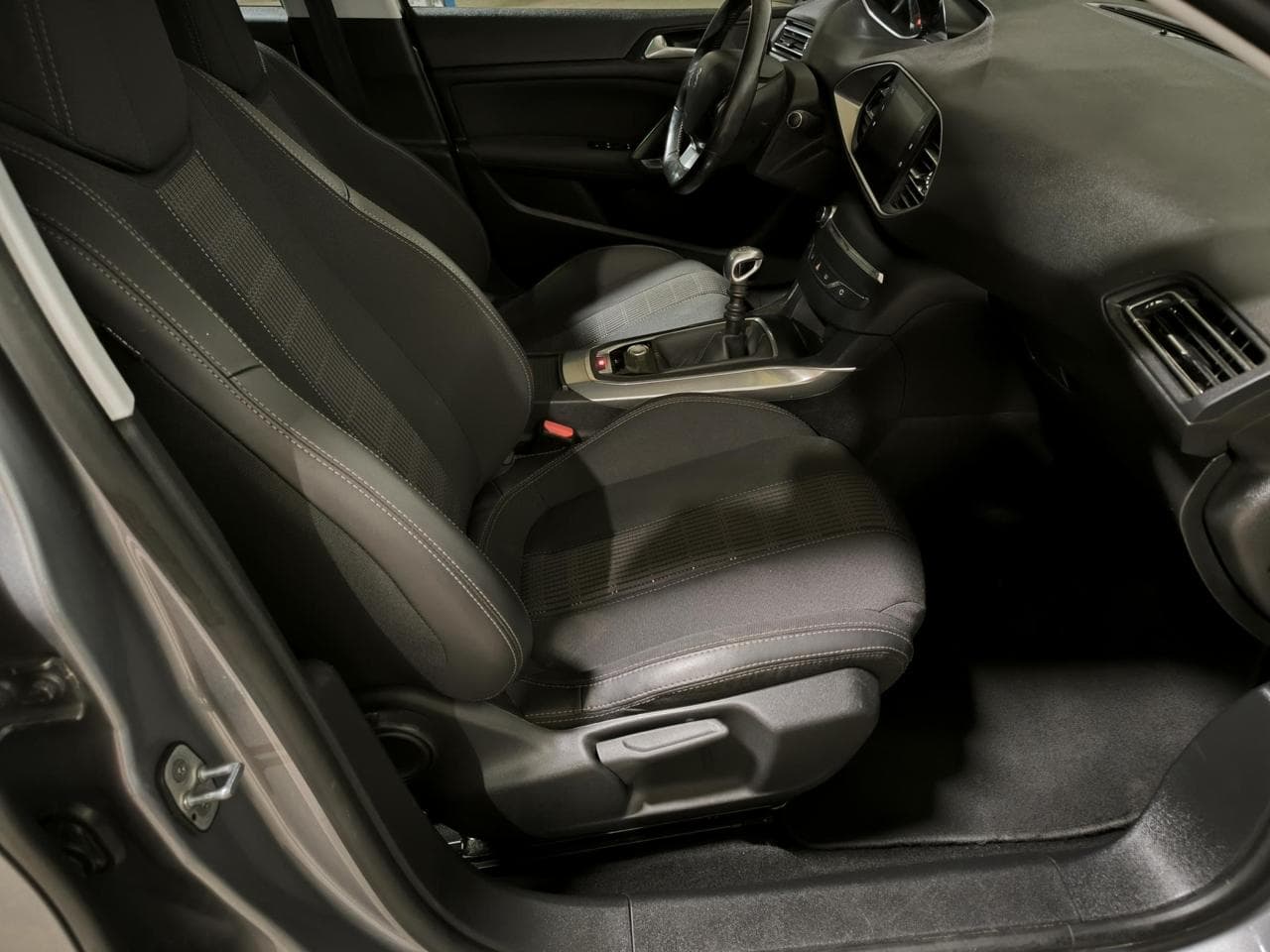 2018 Peugeot 308 - 12