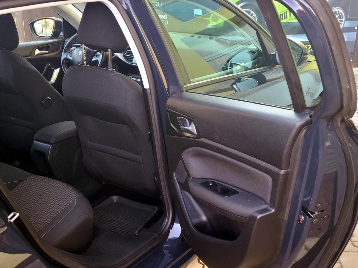 2020 Peugeot 308 - 17