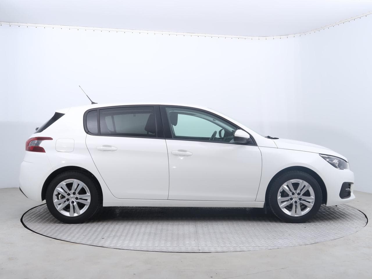2019 Peugeot 308 - 8