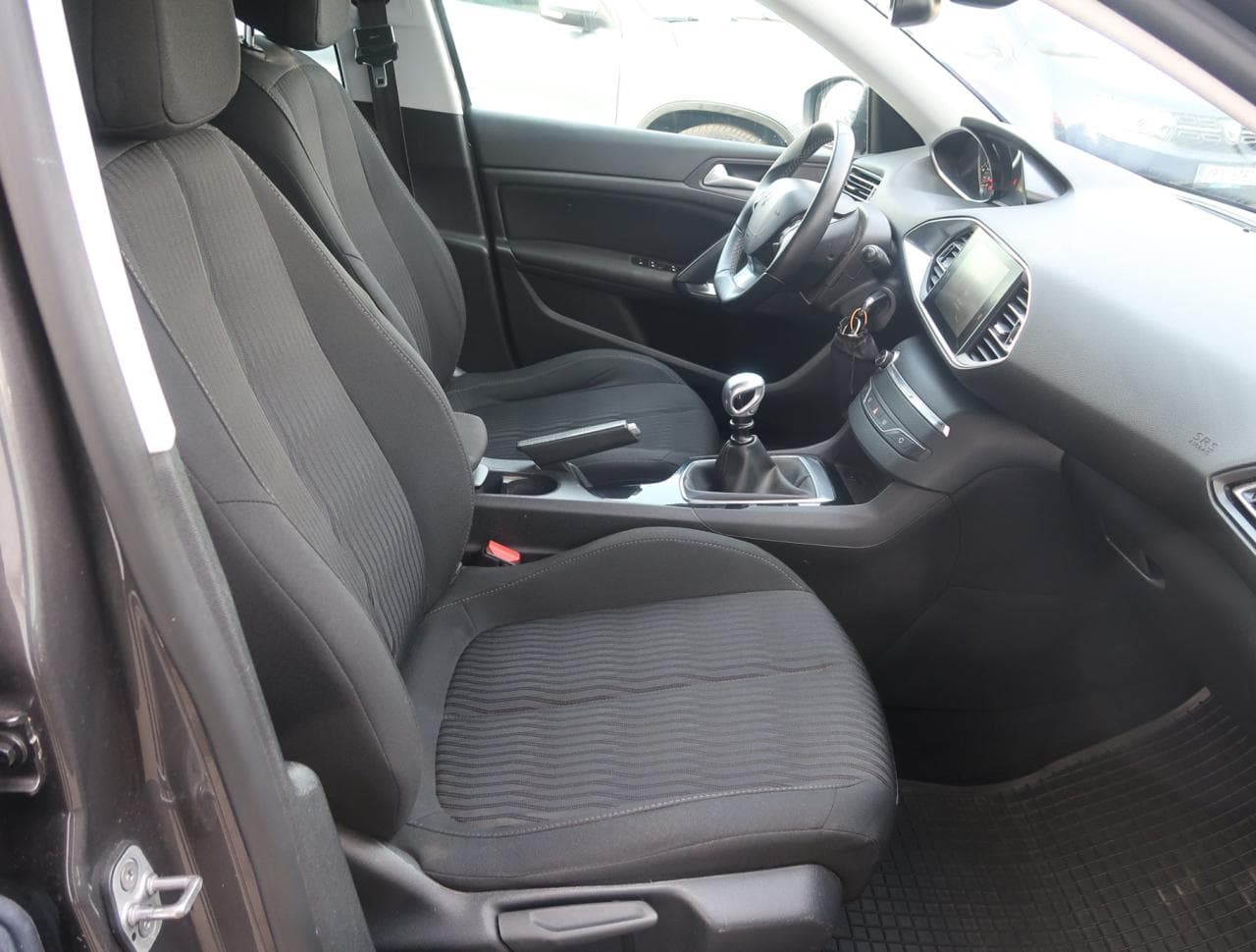 2016 Peugeot 308 - 12