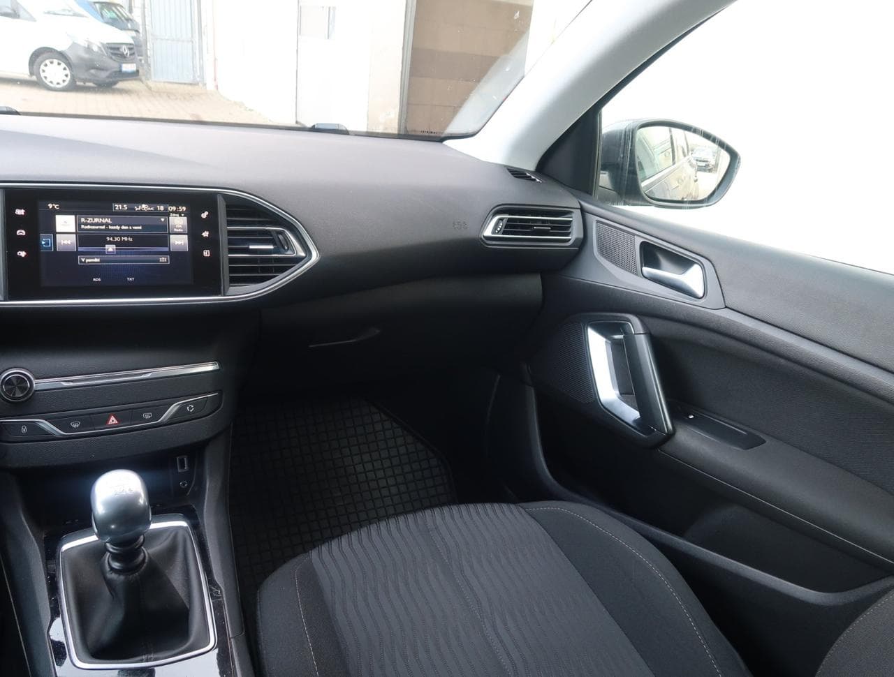 2016 Peugeot 308 - 11