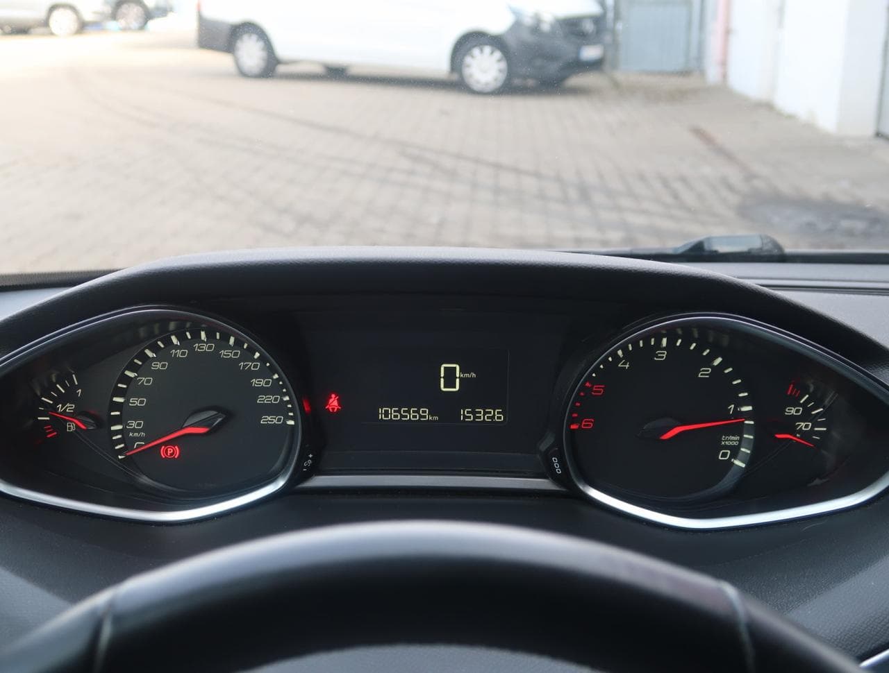 2016 Peugeot 308 - 17