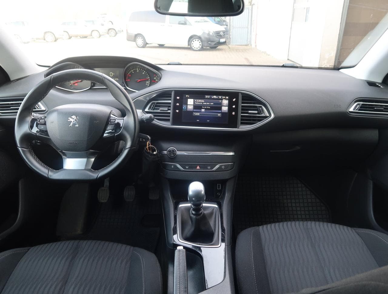 2016 Peugeot 308 - 10