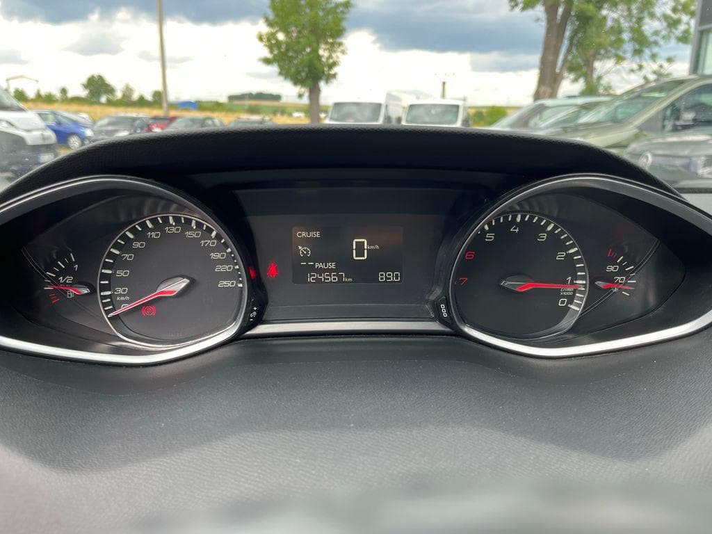 2016 Peugeot 308 - 11