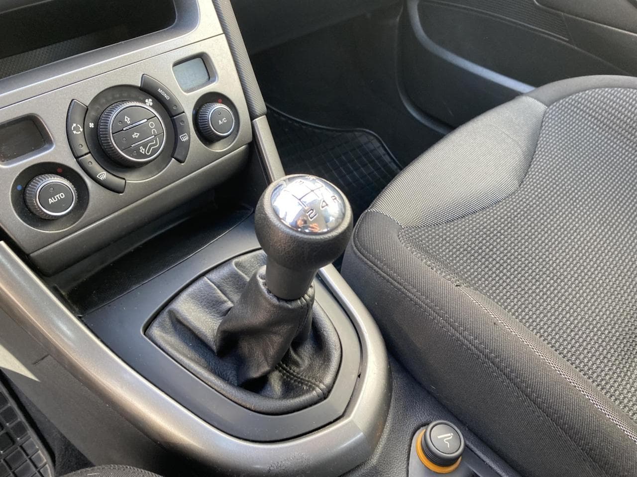 2008 Peugeot 308 - 15