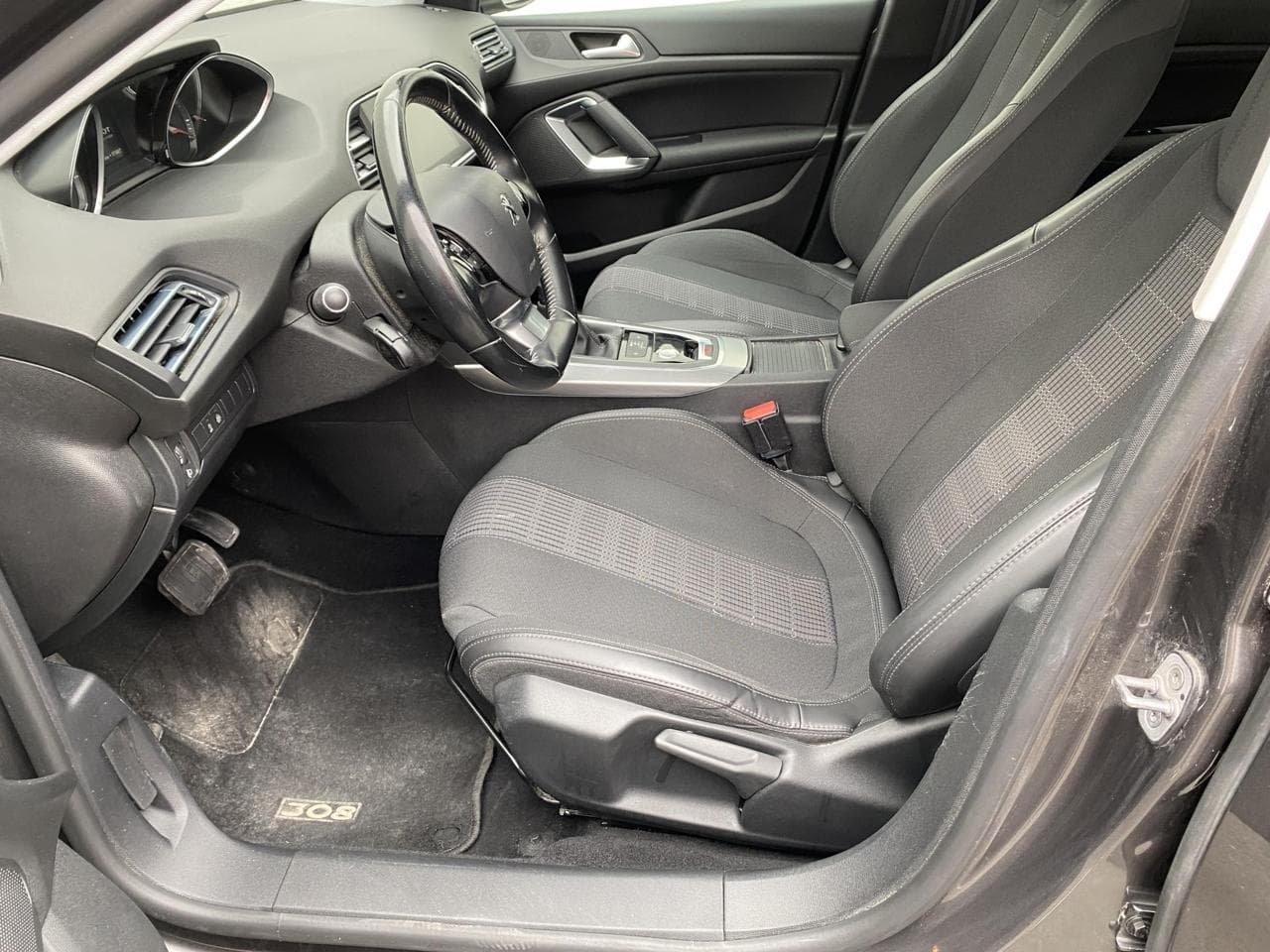 2017 Peugeot 308 - 9