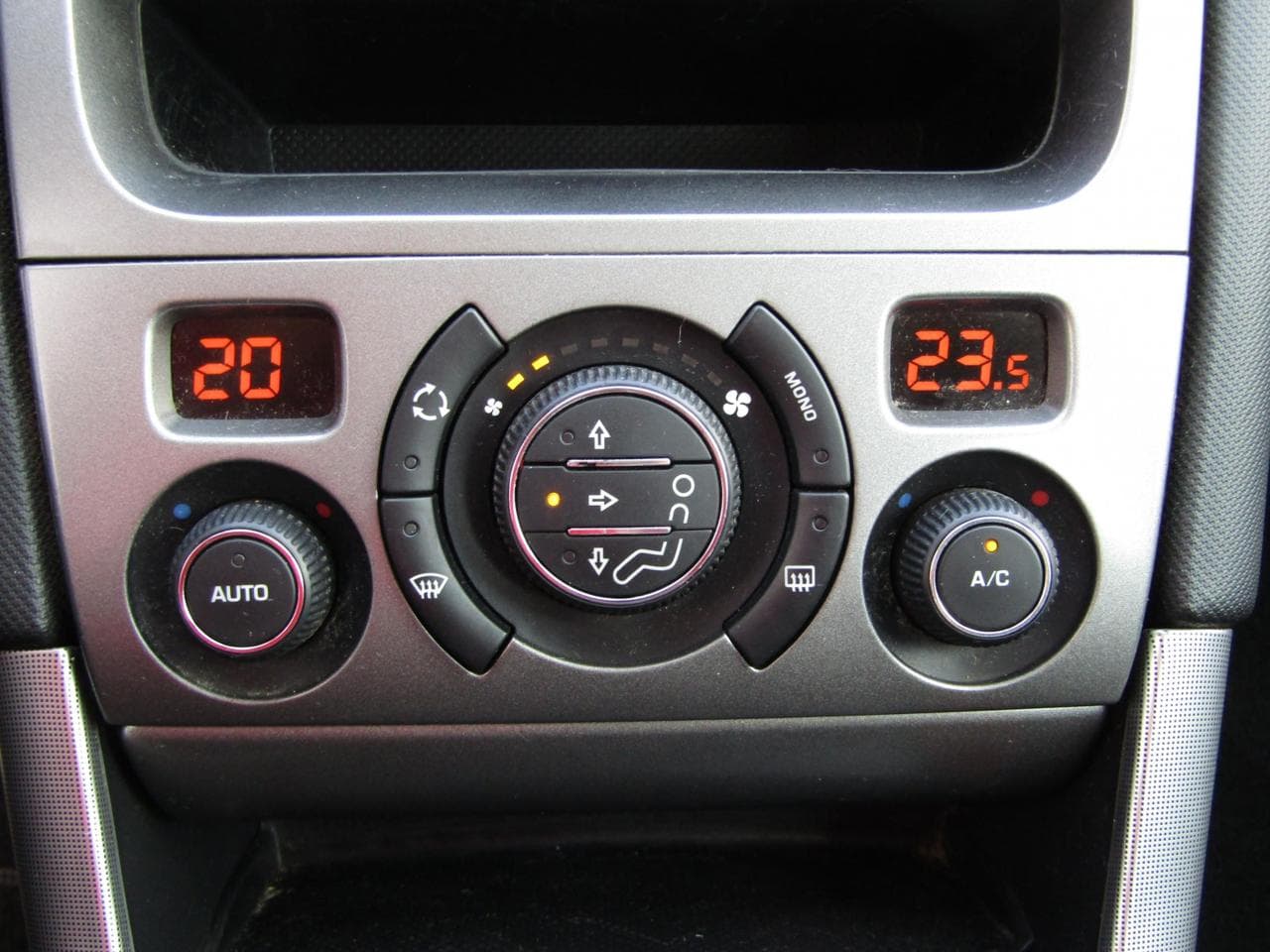 2008 Peugeot 308 - 13