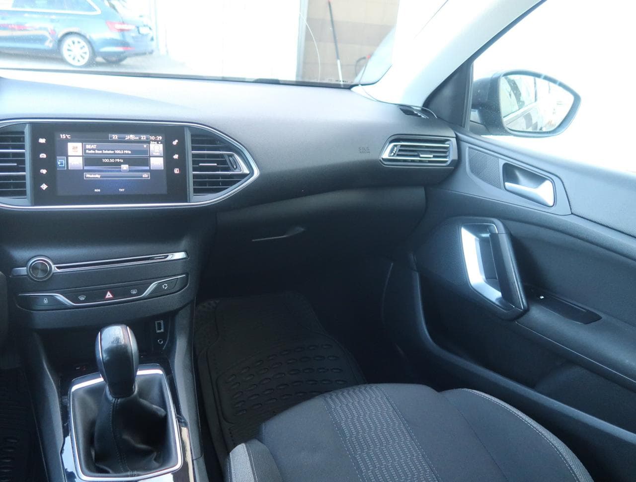 2017 Peugeot 308 - 11