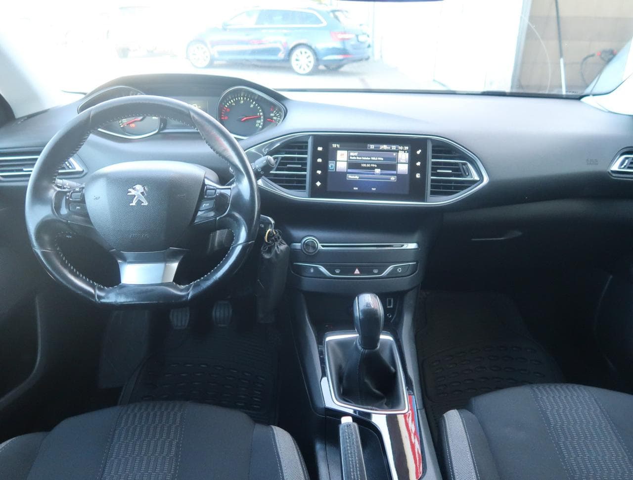 2017 Peugeot 308 - 10