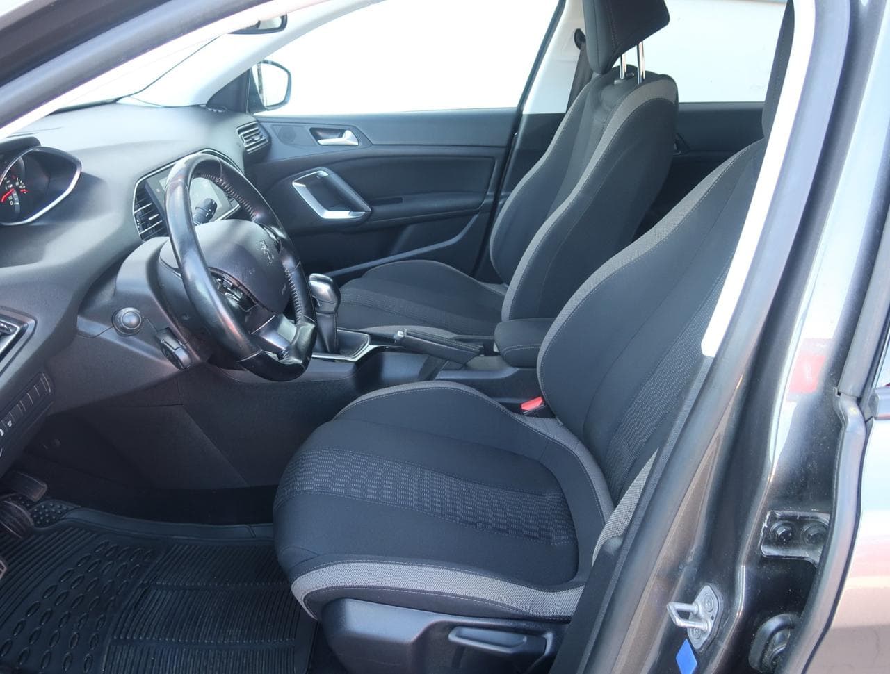 2017 Peugeot 308 - 16