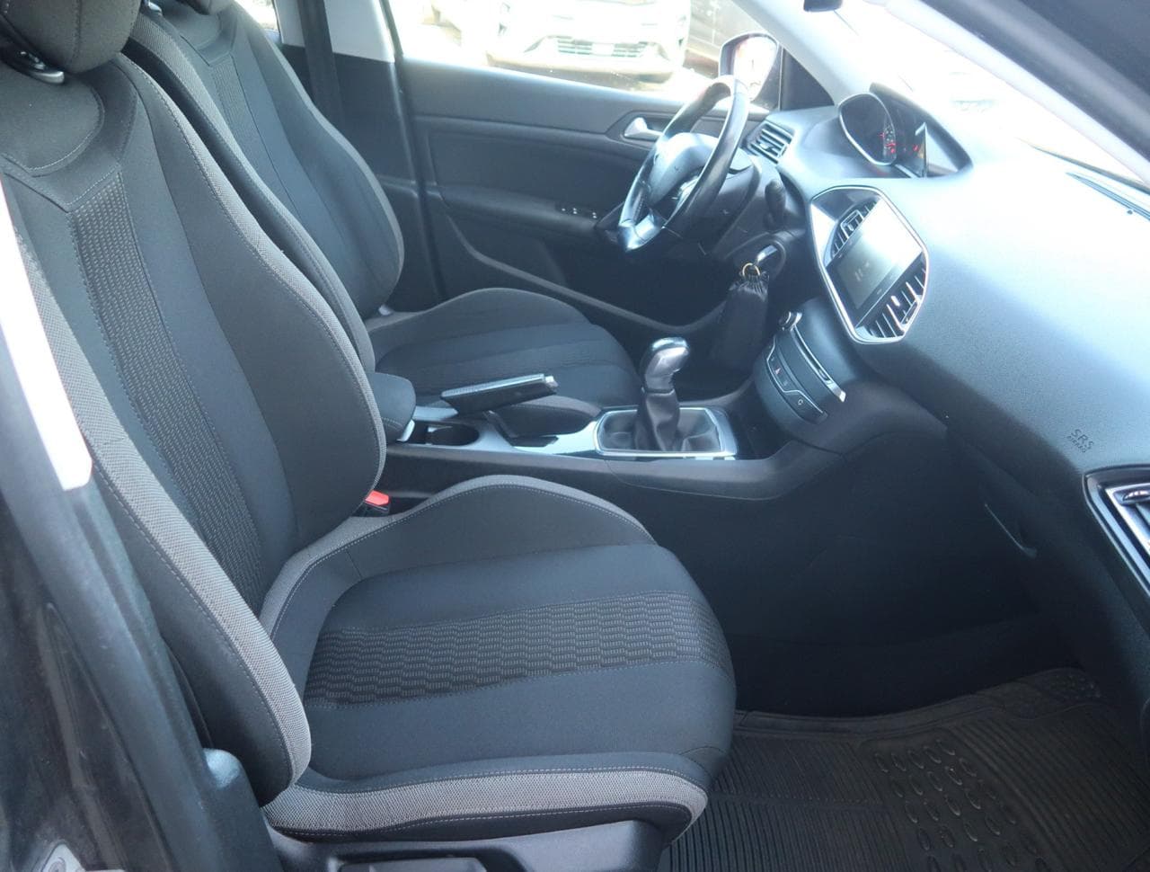 2017 Peugeot 308 - 12