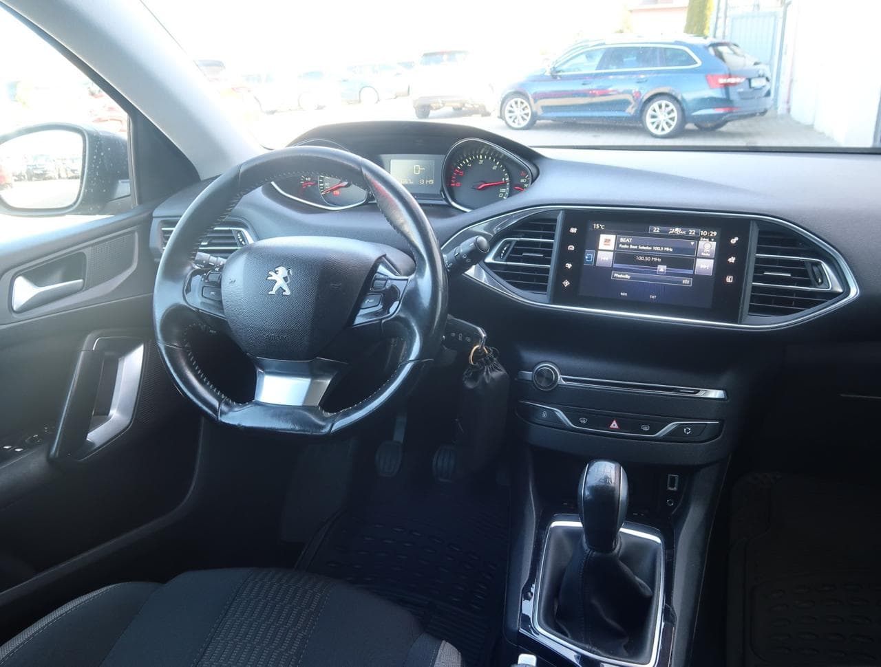 2017 Peugeot 308 - 9