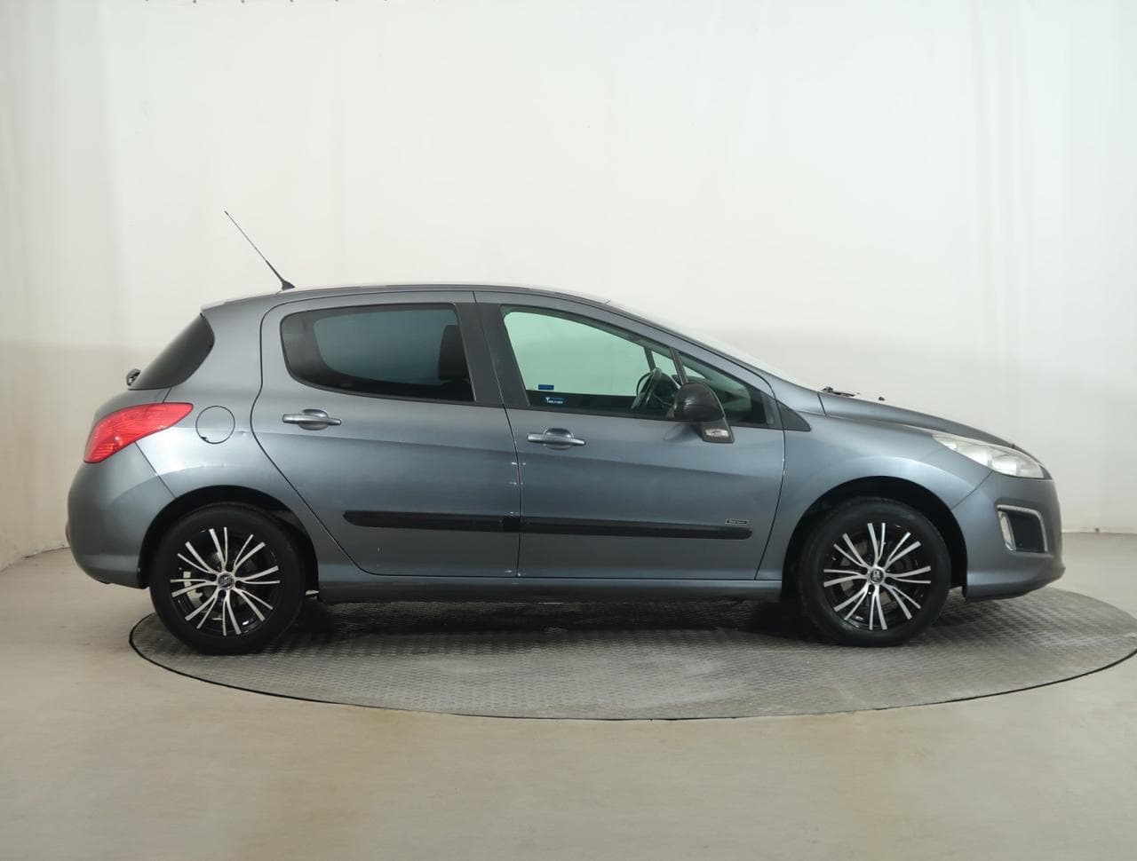 2011 Peugeot 308 - 8
